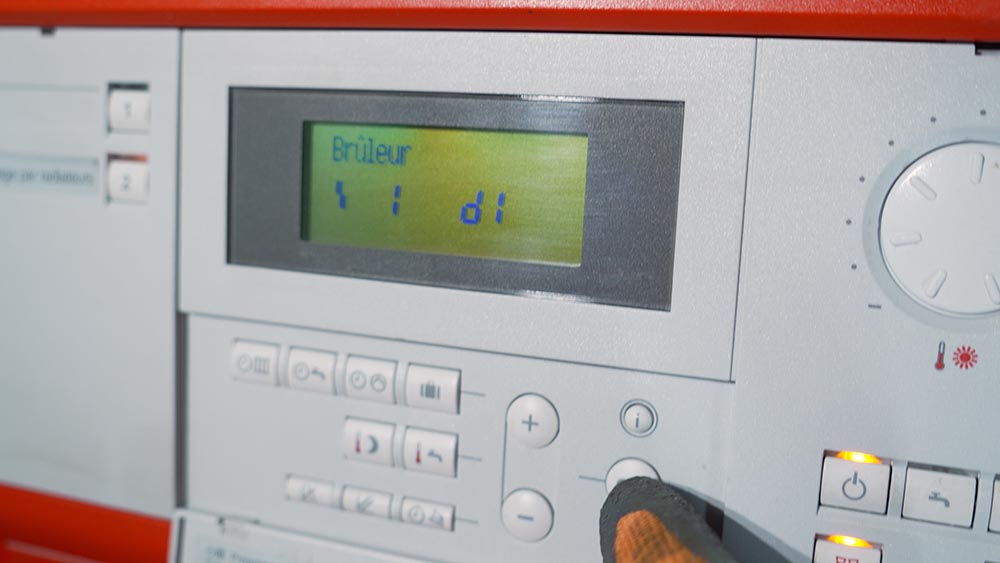 Viessmann réparer défaut bruleur d1 chaudière Changer le condensateur panel