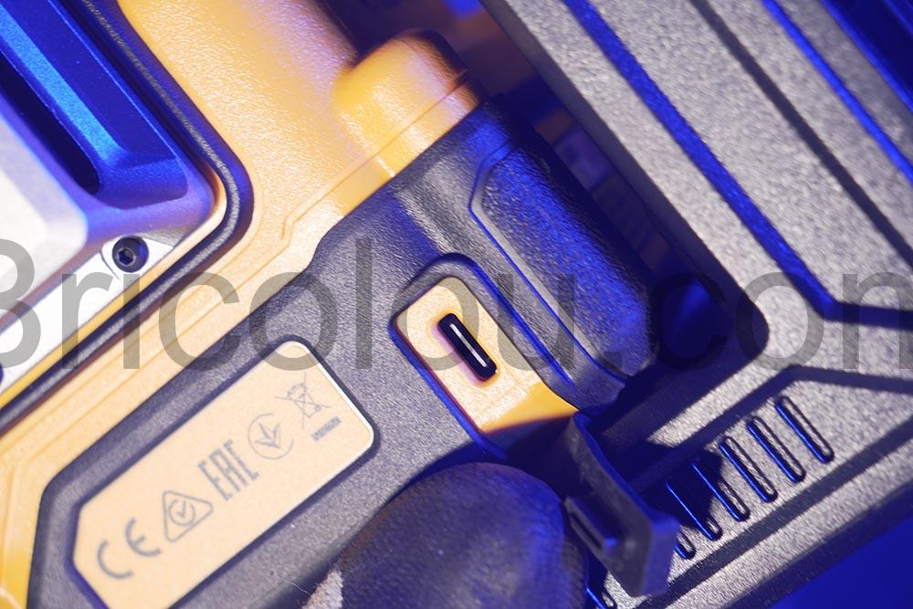 Laser Dewalt USB DCLE14361GB XJ prise Laser Dewalt USB DCLE14361GB-XJ prise